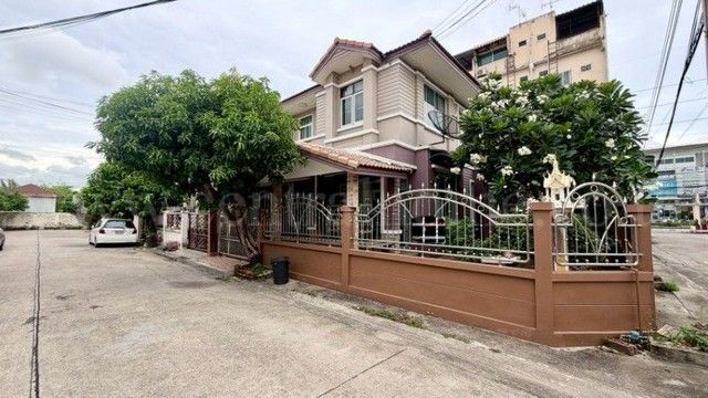 ที่ดินเปล่า 4 ห้อง เนื้อที่ 191 ตร.ว. ห่างจาก สนง. ขนส่งจังหวัด เเละรพ. ธนบุรี ทุ่งสง เพียง 4 นาที