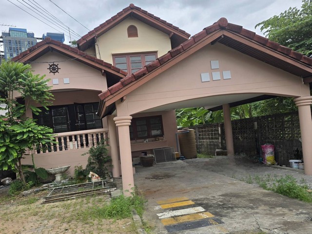 ให้เช่า บ้านเดี่ยว 2 ชั้น 100 ตรว. 4 ห้องนอน ถนนรามอินทรา ใกล้แฟชั่นไอซ์แลนด์