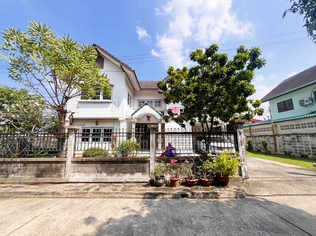 บ้านเดี่ยว 2 ชั้น หมู่บ้าน กฤษดานคร 12 ซอยสวนผัก 35 ทำเลดี ใกล้พุทธมณฑลสาย 1ด