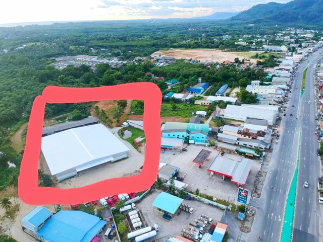 พังงา ให้เช่าโกดัง 3,005 ตร.ม.ตะกั่วทุ่ง ตลาดโคกกลอย 750 ม. คลังสินค้า ขนาดใหญ่ พร้อมที่จอดรถ ใกล้ถนนหลัก ชุมชน ตลาดโคกกลอย 750 ม.