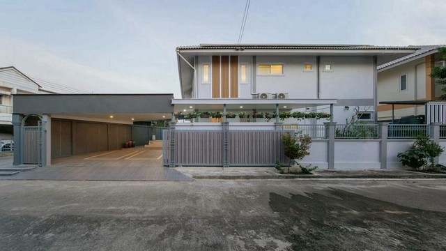 บ้านหลังใหญ่ 2 ชั้น บ้านหัวมุม ตกแต่งครบ หมู่บ้าน เวิลด์คลับแลนด์ หางดง