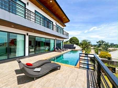 3-Storey Luxury Villa with Private Pool & Mountain View for rent 4bed 5bath bophut koh samui suratthani
