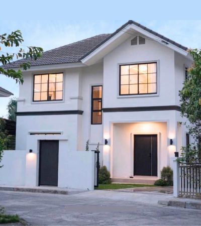กาญจน์กนกวิลล์ 3 บ้านตกแต่งครบ พื้นที่สวนสไตล์อังกฤษหน้าบ้าน พื้นที่หลังบ้านและข้างบ้านขนาดใหญ่