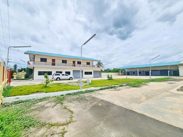 ถนน คู่ขนาน บางบัวทอง-สุพรรณบุรี โกดังให้เช่า 2ไร่ 1,125ตร.ม. โรบินสัน โลตัสสุพรรณบุรี 3.26 กม. ตลาดนัดไผ่ขวาง 1กม. พร้อมออฟฟิศ 2 ชั้น