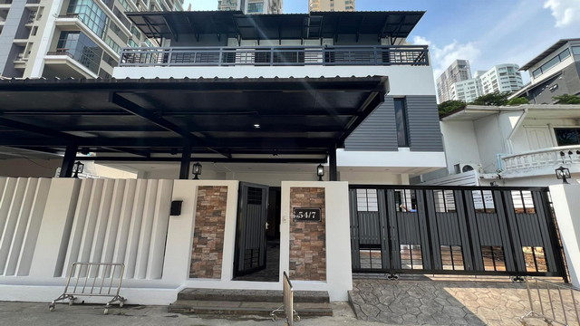 บ้านสุขุมวิท26 Sukhumvit 26ให้เช่า 5 Bedrooms จดบริษัทได้ ใกล้เอ็มโพเรียม (Emporium) BTSพร้อมพงษ์