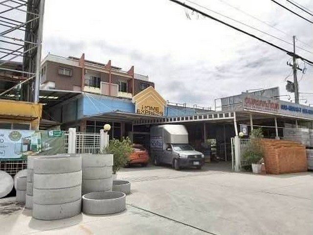 ประกาศขายร้านวัสดุก่อสร้าง เขตพานทอง จังหวัดชลบุรี ติดริมถนนใหญ่