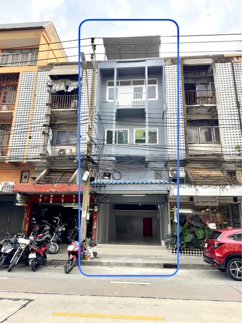 ให้เช่าตึกแถว 3 ชั้นครึ่ง (ไม่รวมดาดฟ้า) 308 ตร.ม. ใกล้สี่แยกเหม่งจ๋าย ใกล้ MRT ศูนย์วัฒนธรรม