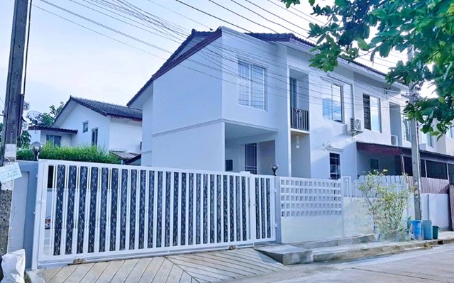 เดินทางสะดวก บางปลา เทพารักษ์ ให้เช่าบ้านหลังมุม 2 ชั้น 30 ตร.วา. 240 ตร.ม. ตลาดบางพลีซิตี้ 2.3 กม.