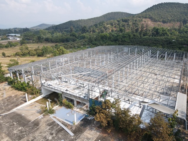 ขายโกดังลำพูน (As-is) ราคาพิเศษ ที่ดิน 8-2-23 ไร่ อาคารใหญ่ ใกล้นิคม เพียง 30 ล้านบาท