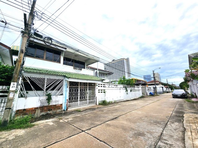 บ้าน - 8900000 thb 4นอน พื้นที่ = 12 ตร.วา 1 NGAN 0 Rai ใกล้กับ ไบเทคบางนา ทำเลดีเยี่ยม ทำเลใกล้ทางด่วน