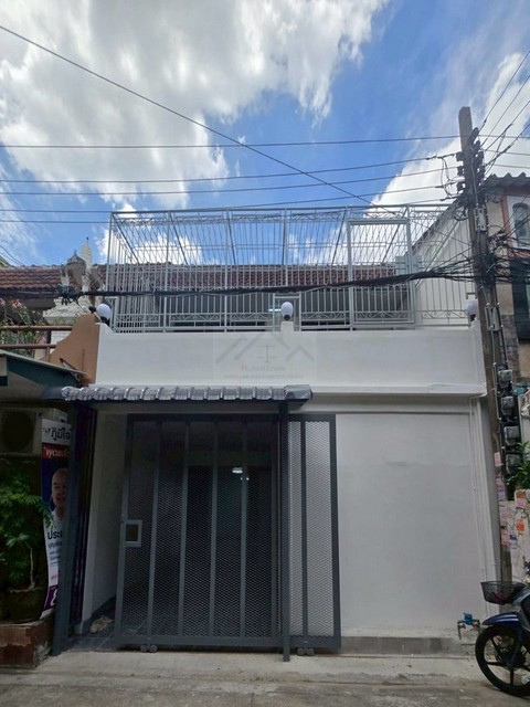 ให้เช่าทาวน์เฮ้าท์ 2 ชั้น 168 ตร.ม 3 ห้องนอน ซอยประชาราษฏร์บำเพ็ญ16 ใกล้ MRT ห้วยขวาง