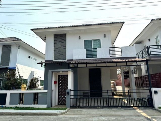 ด่วน! พร้อมเป็นเจ้าของ 2.9 ล้าน บ้านเดี่ยว 2 ชั้น ในโครงการ หางดง ย่านเศรษฐกิจ สภาพใหม่ หลังใหญ่ พร้อมเฟอร์นิเจอร์ครบ