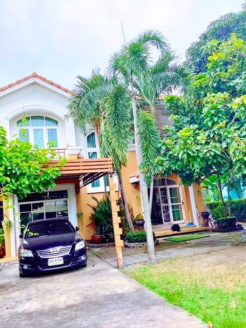 ติดถนนเมน 3 นอน 3 น้ำ ฟลอร่า รอยัล ภัสสร คฤหาสน์2 ชั้น 102ตร.วา.302ตร.ม.พร้อมเฟอร์ฯ MRT สุวินทวงศ์ - มีนบุรี