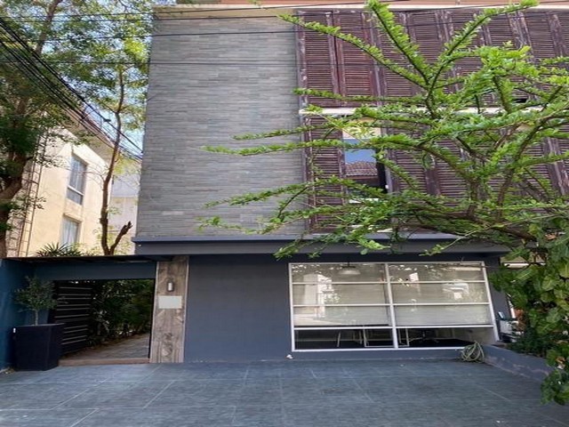 ให้เช่า โฮมออฟฟิศ 3 ชั้น ซอยลาดพร้าว 94 Town in Town ทาวน์อินทาวน์ อาคารหลังมุม