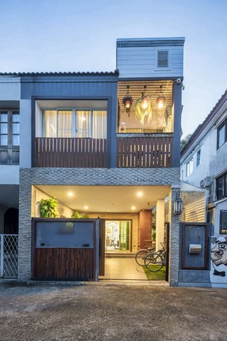 ให้เช่าทาวน์โฮม 2 ชั้น ตกแต่งสวย ให้ความหรูหรา หลังตลาดต้นพยอม