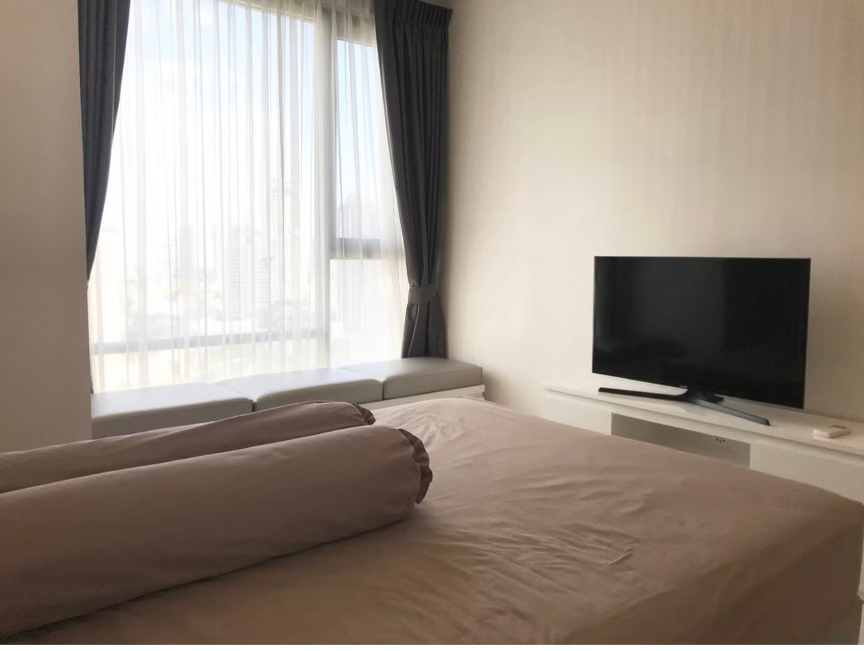Rhythm Sukhumvit 42 beautiful view clean safe 22nd floor BTS Ekkamai
