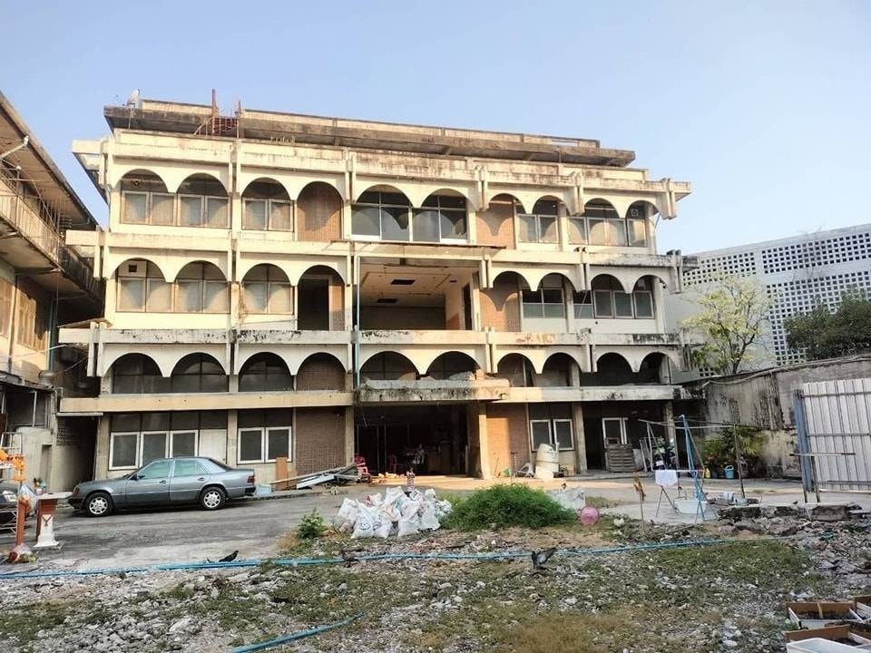 ให้เช่า ตึก 1/2ไร่ พร้อมอาคาร 4 ชั้น ติดสาทร ใกล้รถไฟฟ้า ติดโรงพยาบาลเยอะ ราคาถูกกก