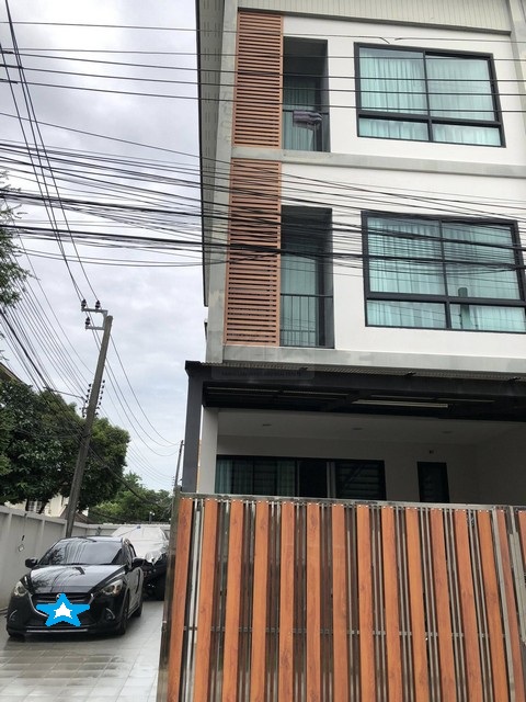 ขายทาวน์โฮม 3 ชั้น หลังมุม 42 ตรว. 4 ห้องนอน ซอยปุณณวิถี31 สุขุมวิท101 ใกล้ BTS ปุณณวิถี