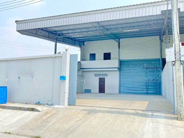 โลตัส บางปลา 200 ม. ให้เช่าโรงงาน พร้อมออฟฟิศ 3 ชั้น 506ตร.ม. ตลาดน้ำบางพลี 3 กม. 126 ตร.วา. รร.นานาชาติ บางกอกพัฒนา 4.8 กม.1 นอน 2 น้ำ .