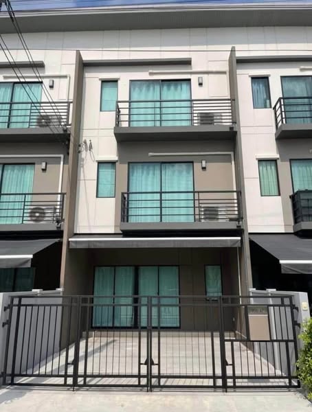 ขายหมู่บ้านกลางเมือง ราชพฤกษ์ - สาทร พื้นที่ใช้สอย 141 ตร.ม. ทาวน์โฮม 3 ชั้น 3 ห้องนอน 3 ห้องน่ำ
