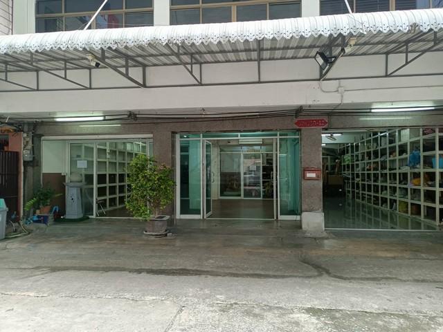ให้เช่าพื้นที่สำนักงาน 100 ตร.ม. เฉพาะชั้นล่าง 3 ห้อง ถ.พระราม 6 ใกล้ประตูนํ้า