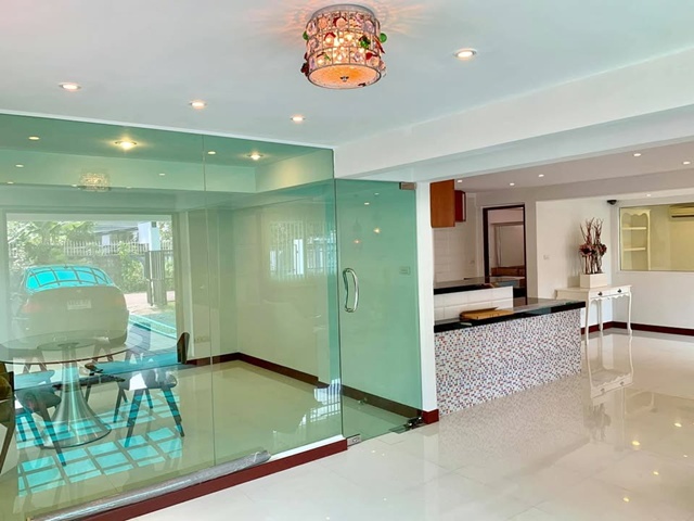 6 นอน(รวมห้องแม่บ้าน)ให้เช่าบ้านเดี่ยว 2 ชั้นหลังมุม 80ตร.วา.เดอะ แจ๊ส วังหิน 1.3กม.BTS เสนานิคม 1.9กม. ซ.เสนานิคม1