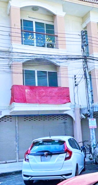 แยกสายไหม ถ. ลำลูกกา เช่า อาคารพาณิชย์ 3 ชั้น 21 ตร.วา. 258 ตร.ม. ไสวประชาราษฎร์ ตลาดเอซี คลองสี่ 850 ม. BTSคูคต 3.6 กม.