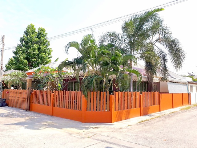 โตโยต้าบ้านโพธิ์ 2.8กม. การไฟฟ้าส่วนภูมิภาค ฉะเชิงเทรา ให้เช่าบ้านเดี่ยว 50ตร.วา. 200ตร.ม. 3นอน 2น้ำ พร้อมเฟอร์ฯ โรบินสัน บางประกง 4.9 กม.