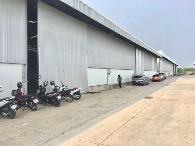 โกดังให้เช่า ทำเลดี โซนลาดกระบัง กรุงเทพ 960 Sq.m / 1,550 Sq.m ที่ดินผังสีเหลือง