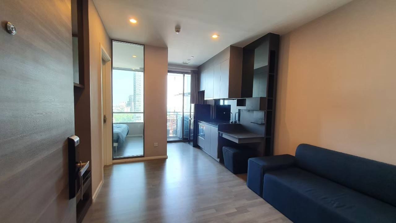 The Room Sukhumvit 69 private comfortable clean 14th floor BTS Phra Khanong