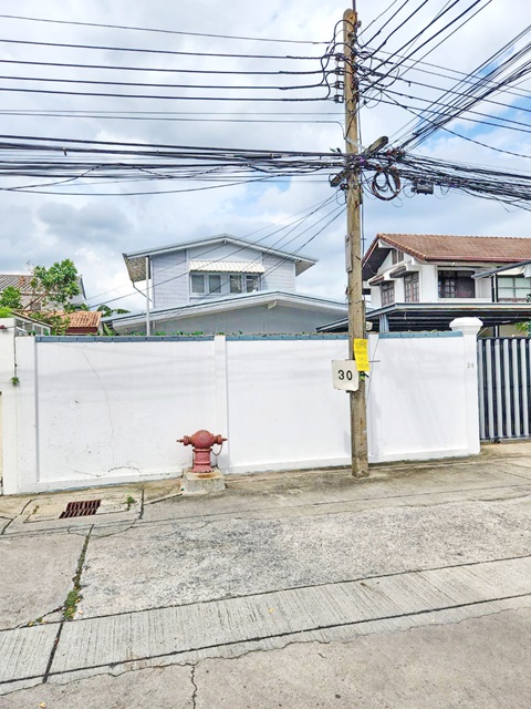 สะพาน99 450ม. บ้านเดี่ยว 2ชั้น 3-4นอน 60ตรว. 200ตรม. ซ.ประชาชื่น 2-8 มจพ. 4.5 กม. MRTบางซ่อน 1.5 กม. บางซื่อ 2น้ำ เกทเวย์ แอท บางซื่อ