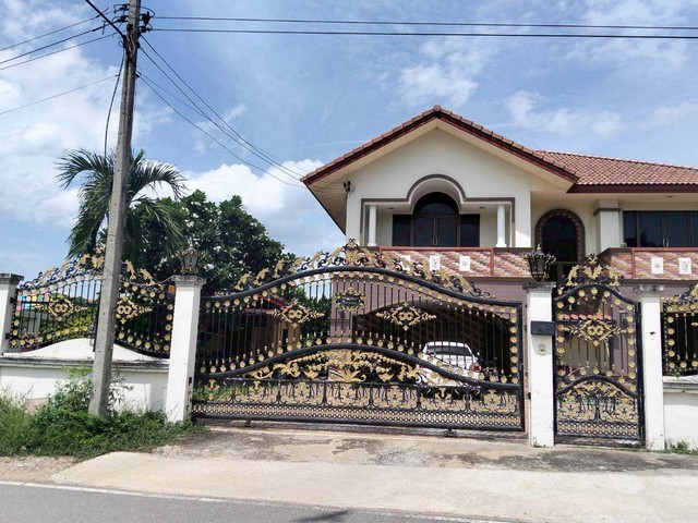 ขายด่วน บ้านเดี่ยว พร้อมบ้านบริวาร 2 หลัง 108 ตร.ว. ทำเลดี ใกล้ กองสเบียงฟาร์ม เมืองนครสวรรค์