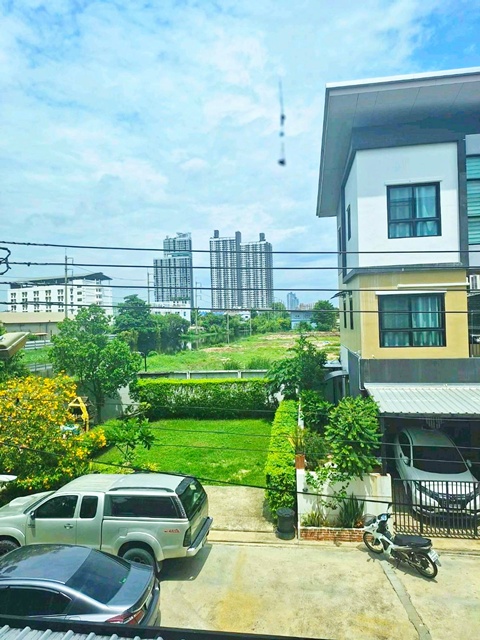 สุขุมวิท113 MRT ศรีเทพา 1กม. เช่าทาวน์โฮม 3ชั้น ใหม่ 222 ตร.ม. 3นอน 3น้ำ อิมพีเรียลเวิลด์ สำโรง 2.5 กม. แจส เออร์เบิน ศรีนครินทร์ 2.6 กม.