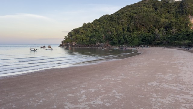 ใกล้ปีใหม่ดูทรัพย์มีมูลค่า ขายที่ดินใกล้หาดบางเบิด ติดถนนทางหลวง ใกล้หาด1 กม. +ขนาดที่ดิน 50-1-18 ไร่ โฉนดครุฑแดง พร้อมโอน ไร่ล่ะ 8 แสน