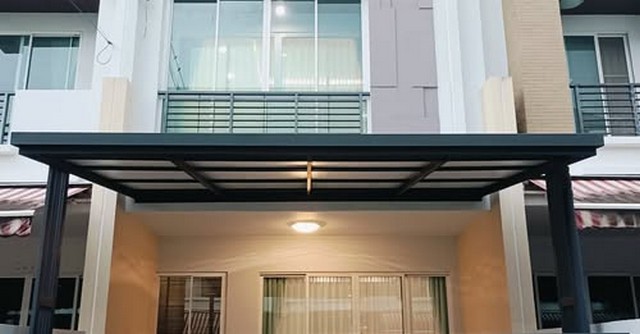 ให้เช่าทาวน์โฮม 3 ชั้น กรุงเทพ ใกล้ สนามบินสุวรรณภูมิ พร้อม อยู่ พร้อม เฟอร์นิเจอร์ ให้เช่ารายเดือน ระยะสั้นได้