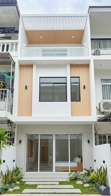 รีโนเวทใหม่ อ่อนนุช 600 ม.BTSบางจาก 300ม.ซ.สุขุมวิท91-99 ให้เช่าอาคารพาณิชย์ 3 ชั้น 2-3 นอน 1-2 น้ำ เซ็นจูรี่ เดอะมูฟวี่ 1.0 ม.