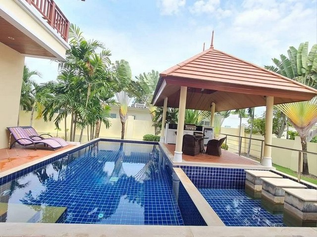 ขายบ้านพลูวิลล่า 2 ชั้น หลังใหญ่ ติดชายหาดบางเสร่ สัตหีบ ชลบุรี FP-H01526