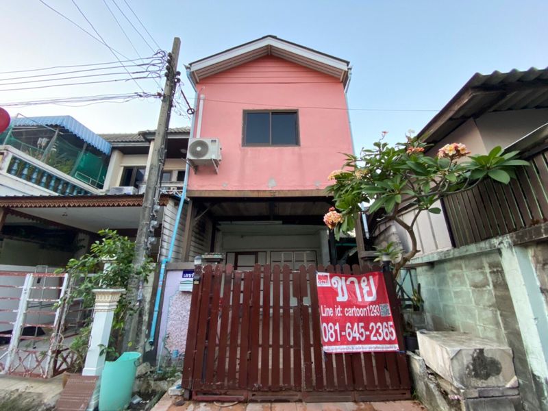 ทาวน์เฮ้าส์ 2 ชั้น หมู่บ้านราณี 7 สวนสยาม ซอย 4 เลขที่ 110 ซอยสวนสยาม 24 แยก 10 แขวงคันนายาว เขตคันนายาว กทม. 10230