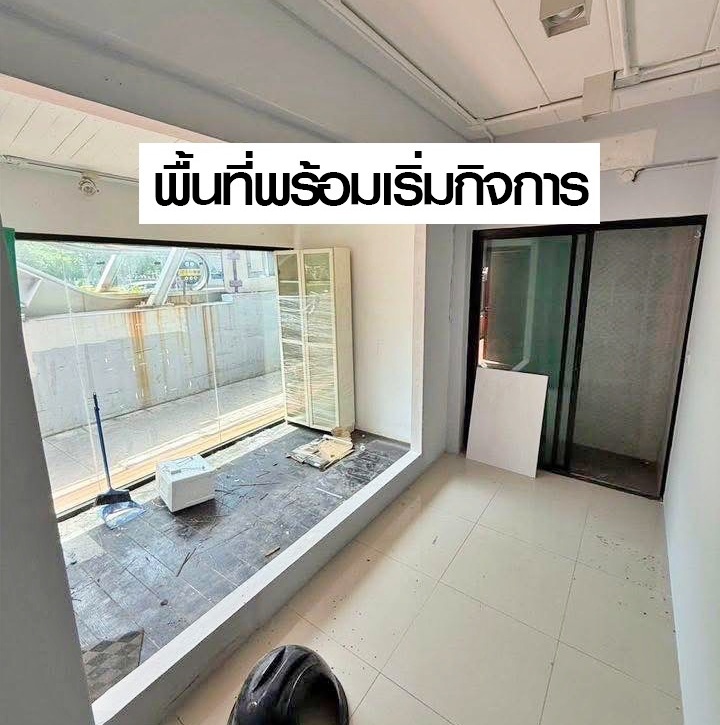 ปล่อยเช่า Glass house ติดทางขึ้นรถไฟฟ้าBTS วงเวียนใหญ่ ย่านใจกลางเมือง มีคนสัญจรตลอดเวลา