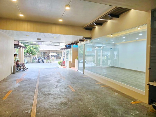 ตลาดอ่อนนุช 600ม สุขุมวิท 75-85 ให้เช่าพื้นที่ร้านค้า 30ตร.ม. BTSอ่อนนุช 300ม. ทำเลทอง ย่านสุขุมวิท สตูดิโอ คลินิก