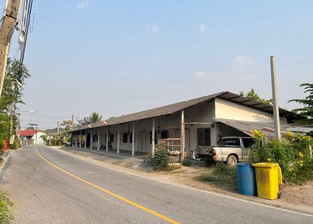 ขายที่ดินพร้อมหอพักบ้านบึงชลบุรี10 ห้อง บนเนื้อที่ 1 ไร่ 1งาน 71 ตรว.อยู่ในแหล่งเศรษฐกิจผู้เช่าเต็มทุกห้อง