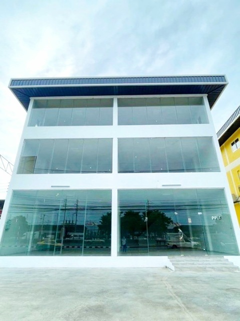 เดอะพาซิโอ พาร์ค 1.4 กม. ให้เช่าสำนักงาน 3 ชั้น 30 ตร.วา. 360 ตร.ม. คุณพ้ง พร้อมลานจอดรถกว้าง 3 นอน 3 น้ำ ถ.พุทธมณฑลสาย 2-กาญจนาภิเษก