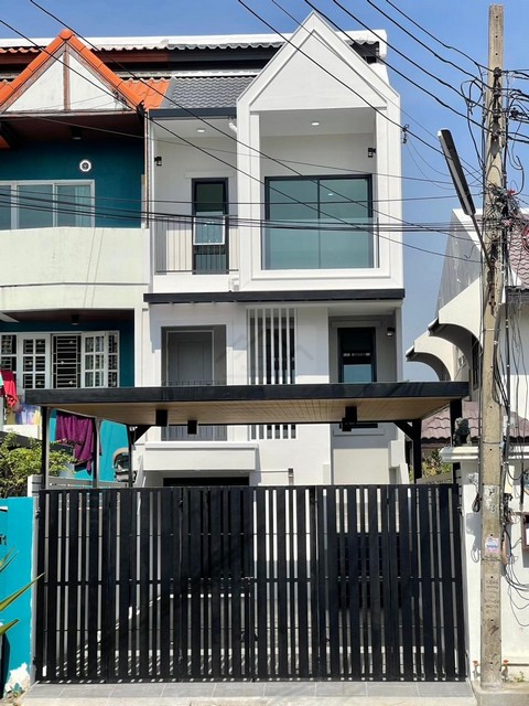 ขายทาวน์โฮม 3 ชั้น เล่นระดับ ซอยติวานนท์43 ตกแต่งใหม่พร้อมอยู่ ใกล้สถานีรถไฟฟ้า สามัคคี