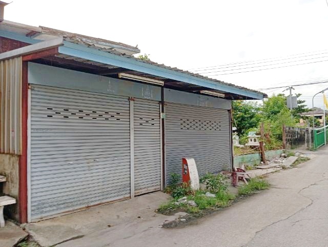 มีประตูเหล็ก 2 บาน ทวีวัฒนา คลองมหาสวัสดิ์ วัดปุรณาวาส ตลาดศาลายา 1.6 กม รร.สาธิตนานาชาติ ม.มหิดล 1.9 กม.ให้เช่าห้องพร้อมที่ดิน ติดริมน้ำ