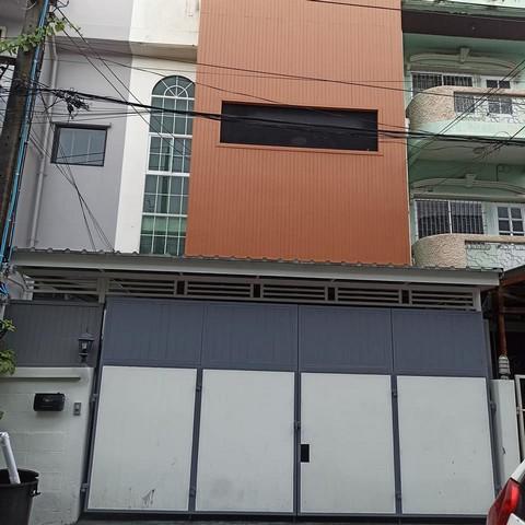 ให้เช่าทาวน์โฮม 3 ชั้น 4 ห้องนอน หมู่บ้าน 84 ประดิษฐ์มนูธรรม 5 ใกล้เลียบด่วน ใกล้ MRT ลาดพร้าว 71 เหมาะอยู่อาศัย