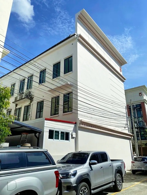 ให้เช่าทาวน์โฮม 3.5ชั้น 21ตร.ว. เซ็นทรัล บางนา 600 ม. MRT ศรีลาซาล 1.3กม. 270 ตร.ม. มอนเตสซอรี่ อะแคเดอมี่ 200 ม. 3 นอน 4 น้ำ