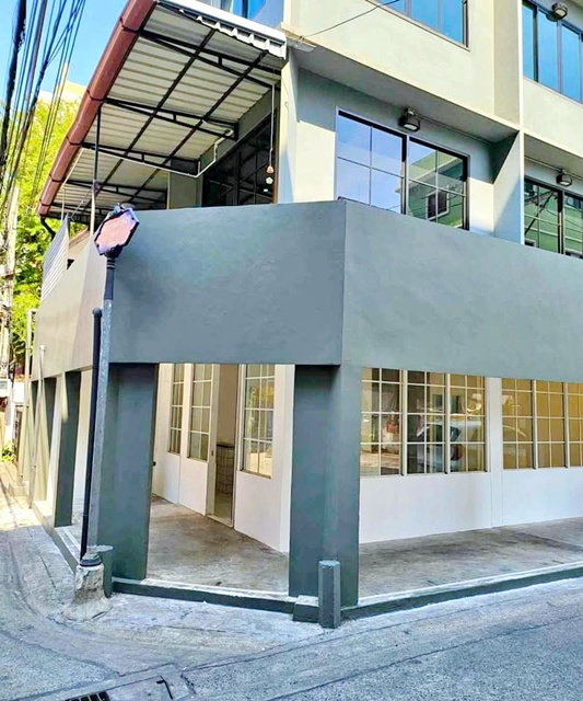.ให้เช่าตึกเดี่ยว 3 ชั้นประชาสงเคราะห์ 25-33 25ตร.วา. 300ตร.ม. 3 นอน 4 น้ำ ซ.ประชาสงเคราะห์ 27-29 เดอะ สตรีทรัชดา 1.8 กม.