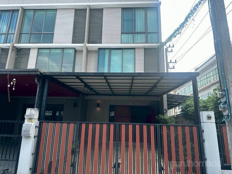 ขายทาวน์โฮม หลังริม พาทิโอ อ่อนนุช มอเตอร์เวย์ เนื้อที่ 28.2 ตรว 3ห้องนอน 3ห้องน้ำ บ้านบิวอิน เฟอร์พร้อมอยู่ - ghd000779
