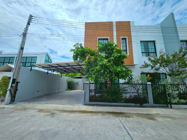 บ้านใหม่โครงการโซนอมตะชลบุรี บ้านแฝด 2 ชั้น พื้นที่เริ่มต้น 38.5 ตรว. 3 ห้องนอน 3 ห้องน้ำ