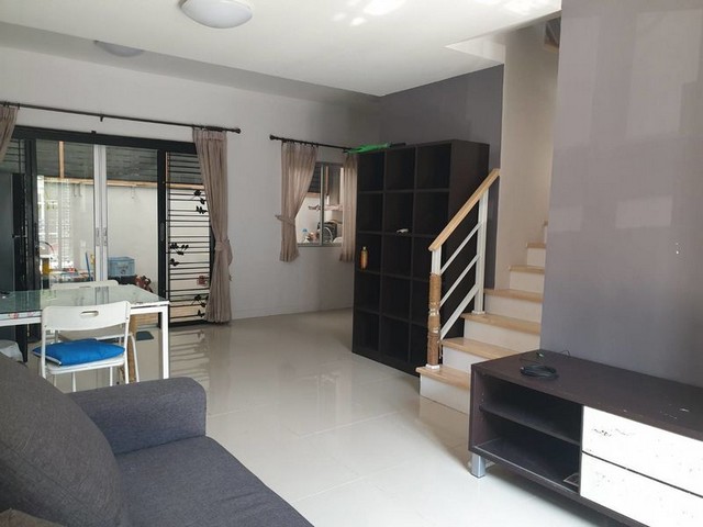 Townhome - ใหญ่ 18 sq.wa 0 งาน 0 Rai ไม่ไกลจาก - ศูนย์ราชการแจ้งวัฒนะ - รร. หอวัง นนทบุรี - โรบินสัน ศรีสมาน -ทางด่วน และสนามฟุตบอลเมืองทองยูไนเตด จัดหนักจัดเต็ม นนทบุรี